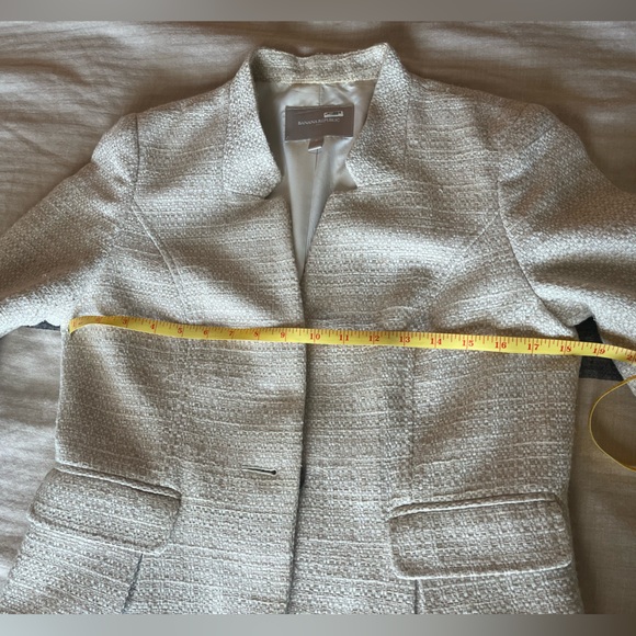 Banana Republic size 8 women’s blazer cream color.  Good used condition. - Picture 3 of 8